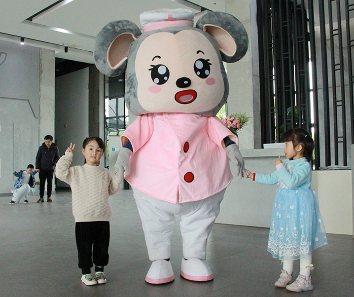 2022年企业开放日：“拥抱一棵树”主题活动_PP电子 -神经药物生产基地