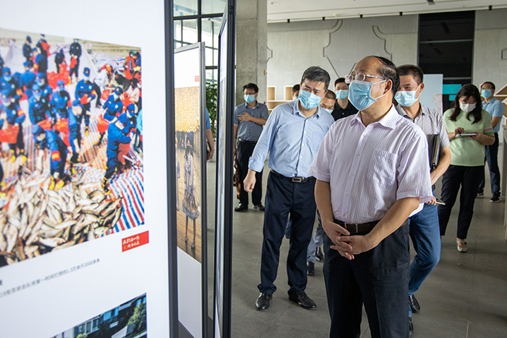 武汉市委常委、经开区工委书记刘子清同志一行莅临PP电子生物调研_PP电子 -神经药物生产基地