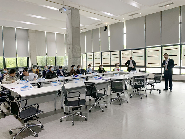 广西壮族自治区人大常委会副主任杨静华一行莅临PP电子生物旅行调研_PP电子 -神经药物生产基地